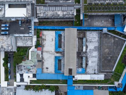 Imagen aérea de la cárcel de Tuluá. Esta penitenciaría es de nivel medio, por lo que contaba con un sólo oficial por cada bloque.