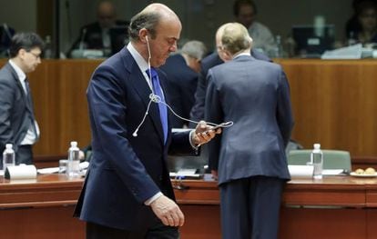 Luis de Guindos, ministro de Econom&iacute;a, durante la reuni&oacute;n del Eurogrupo del pasado marzo. 