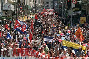 Aspecto de la manifestación del Foro Social Transatlántico y los movimientos antiglobalización.