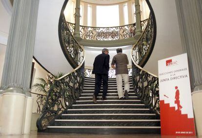 Interior de la sede de la Sociedad General de Autores y Editores (SGAE), durante la celebración de las elecciones a la junta directiva, en Madrid.