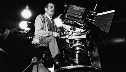 Luis Buñuel, durante un rodaje.