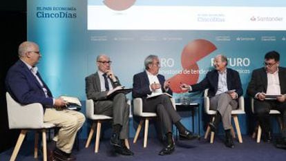 Jorge Onrubia, Francisco Pérez, Fernando Fernández y Santiago Carbó debaten sobre el futuro del sistema tributario español ante la nueva economía