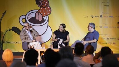 Carles Geli, a l'esquerra, Ana Pantaleoni i Jordi Amat a La Setmana del Llibr en Català.