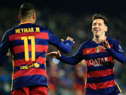 Messi felicita Neymar pel seu gol.