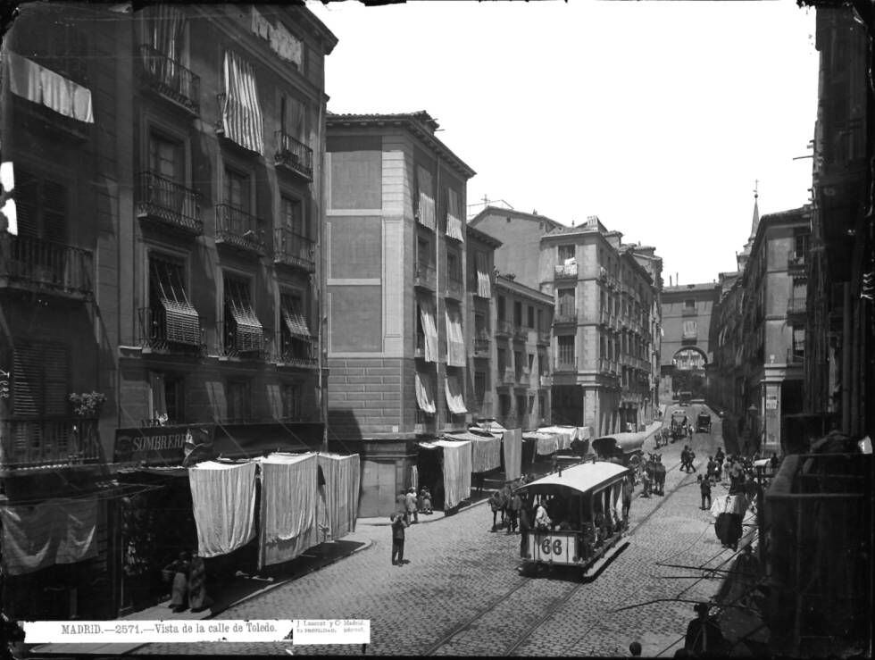 Calle de Toledo, hacia 1890.