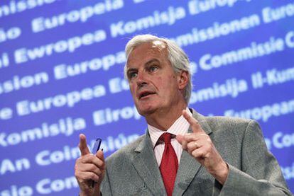 El comisario Barnier presenta sus propuestas, ayer en Bruselas.