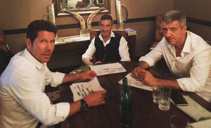 Simeone junto a Gil Marín y Andrea Berta.