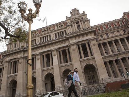 El Palacio de Tribunales de Buenos Aires, este mi&eacute;rcoles, despu&eacute;s del fallo de la Corte Suprema de Argentina.