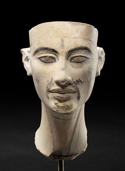 Modelo de la cabeza de la estatua de Nefertiti.