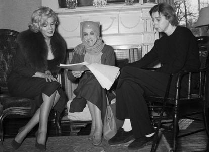 Marilyn Monroe (izquierda), con las escritoras Karen Blixen y Carson McCullers. Las tres protagonizan la sesión de cuentacuentos 'Te cuento una vida'.