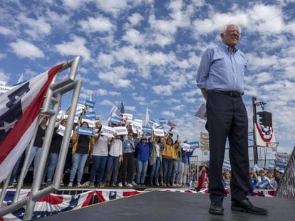 Bernie Sanders, este viernes en Santa Ana, California. En vídeo, el candidato Joe Biden, en un acto de campaña el viernes en Las Vegas: "Putin no quiere que yo sea presidente".