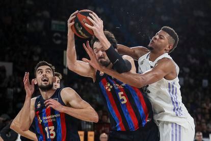 embotellamiento delicado diamante Baloncesto: Final de la Supercopa | El Real Madrid vence al Barcelona en la  prórroga (89-83) | Deportes | EL PAÍS