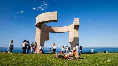 ‘Elogio del horizonte’, obra del escultor Eduardo Chillida, en el Cerro de Santa Catalina.