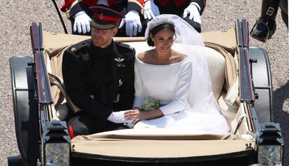 Los duques de Sussex pasean por Windsor después de la ceremonia religiosa.