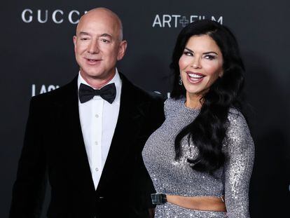 Jeff Bezos y Lauren Sanchez en una gala celebrada en Los Ángeles, California, en noviembre de 2021.
