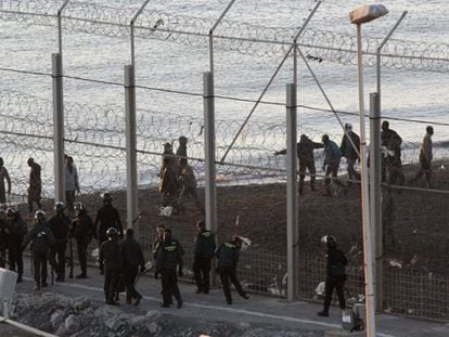 Nueve inmigrantes mueren durante un intento de entrar por mar a nado a Ceuta