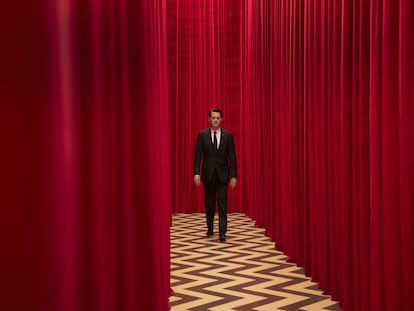 El agente Dale Cooper, interpretado por Kyle MacLachlan, en la serie 'Twin Peaks'.