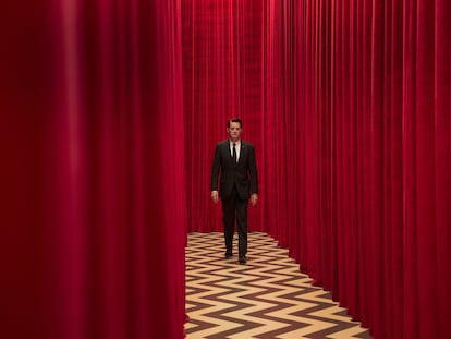 El agente Dale Cooper, interpretado por Kyle MacLachlan, en la serie 'Twin Peaks'.