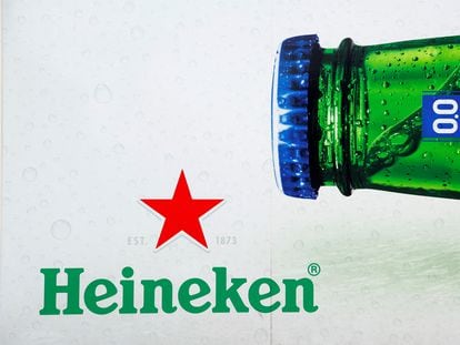 Logotipo de Heineken en un camión de reparto en Nijmegen (Países Bajos), en marzo de 2023.