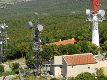 Torres de servicios de telecomunicaciones.