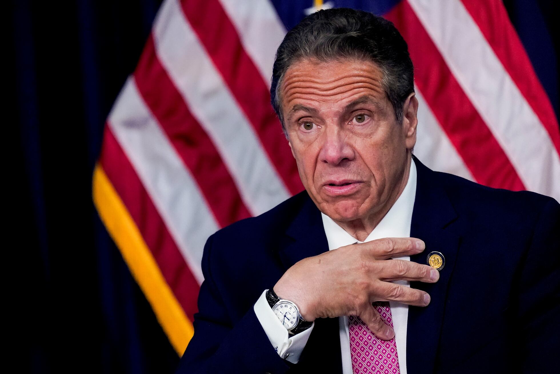 Una Empleada Del Gobernador De Nueva York Andrew Cuomo Presenta La