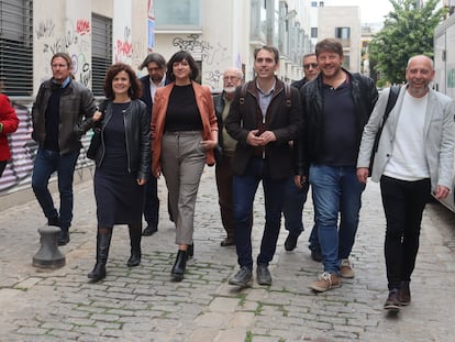 De izquierda a derecha, Pilar Távora, Tasio Oliver (Más País Andalucía), Esperanza Gómez (Más País Andalucía), Mar González (Equo), Toni Valero (IU Andalucía), Nico Sguiglia (Podemos Andalucía), Ernesto Alba (Partido Comunista de Andalucía). En la segunda línea, Francisco Sierra, Sebastián Martín Recio y José Antonio Jiménez (Iniciativa del Pueblo Andaluz).