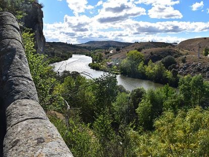 El Cerro de los Moros, en Soria, desde el castillo y la ermita San Saturio.