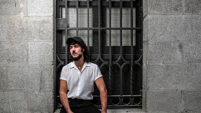 Paco Bezerra, autor de la obra 'Muero porque no muero (La vida doble de Teresa)', en octubre de 2022.