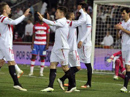 Deulofeu y Gameiro, los autores de los goles del Sevilla. 