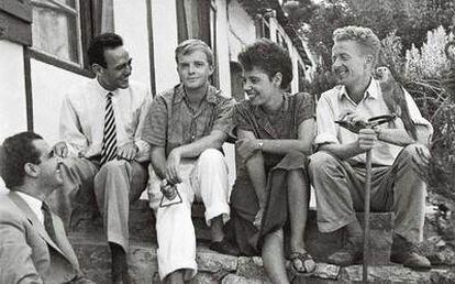 De izquierda a derecha, Emilio Sanz de Soto, Carleton, Capote, y Jane y Paul Bowles