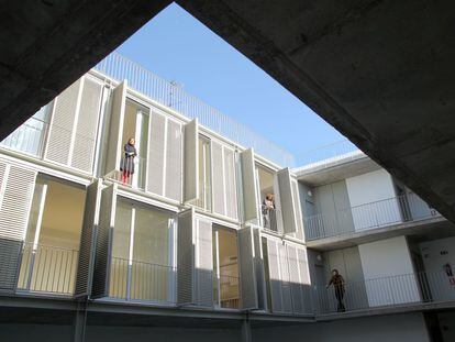 Edificio de viviendas protegidas en la plaza del General Vara del Rey.