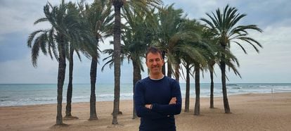 El valenciano Josan Jarque, que dejó su trabajo en un banco, en Alicante, el año pasado, en una fotografía cedida.