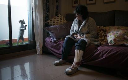 Lucía, en su casa de L'Hospitalet de Llobregat.