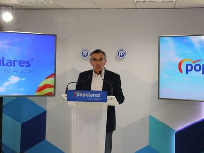 Luis María Beamonte, presidente del PP de Aragón, en la rueda de prensa que ha dado este sábado para explicar la información de EL PAÍS.