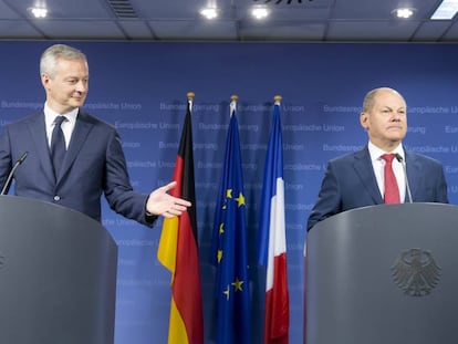 El ministro francés de Economía, Bruno Le Maire (izq.) y el ministro alemán de Finanzas, Olaf Scholz, en rueda de prensa conjunta tras la reunión del Ecofin en Bruselas. (Thierry Monasse/Corbis via Getty Images)