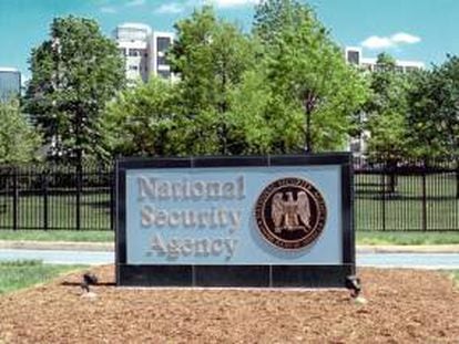 Fotografía con fecha desconocida facilitada por la Agencia de Seguridad Nacional (NSA) que muestra el logotipo de la NSA en la sede de Fort Meade, Maryland, EE.UU.