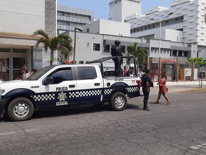 Un grupo armado ingresó al Hospital Regional de Veracruz para sustraer a un hombre detenido custodiado por la Policía Ministerial.