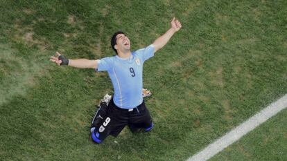 Luis Suárez celebra el gol de la victoria.