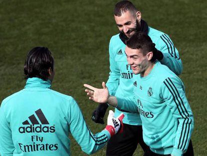 FOTO: Kovacic bromea con Benzema y Keylor Navas en el entrenamiento de este sábado. / VÍDEO: Declaraciones de Zidane.