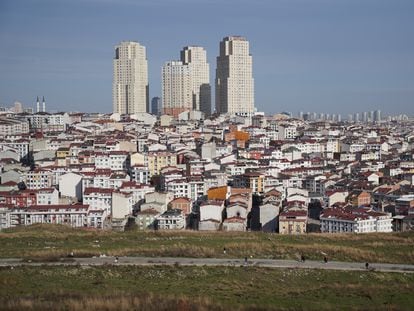 El alquiler medio de una vivienda de 100 metros cuadrados en Estambul se sitúa en las 17.100 liras, unos 535 euros.