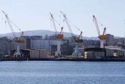 En la imagen gradas vac&iacute;as en los astilleros del Puerto de Vigo.