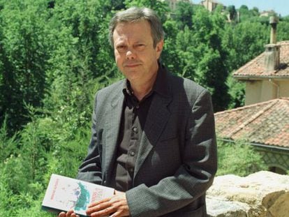 El escritor y periodista Moncho Alpuente, en 2000.