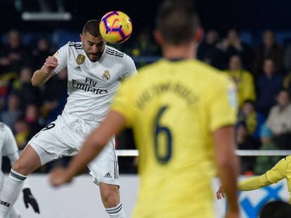 Karim Benzema marca gol en el partido entre el Villarreal y Real Madrid