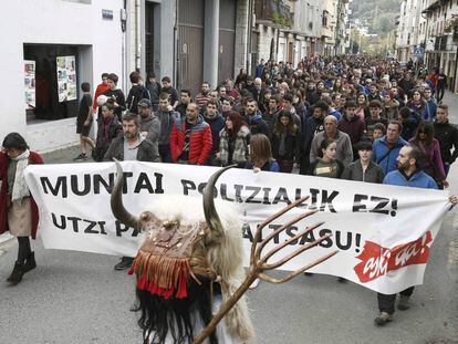 Manifestaci&oacute;n convocada por Sortu y vecinos de Alsasua en apoyo a los dos imputados por la agresi&oacute;n de Alsasua (Navarra)