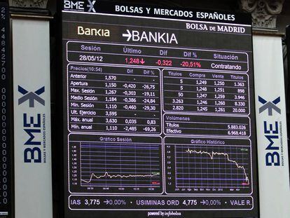 Paneles en la Bolsa de Madrid, el d&iacute;a en que la matriz de Bankia admiti&oacute; p&eacute;rdidas de 7.000 millones en 2011.   