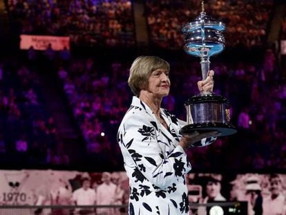 Margaret Court recibe un homenaje en la Rod Laver Arena de Melbourne.