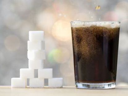 La industria rebajaría el azúcar o promocionaría sus refrescos menos edulcorados, según un estudio