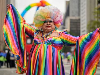 Una participante del desfile de Orgullo LGBT, este domingo 19 de junio, en São Paulo, Brasil.