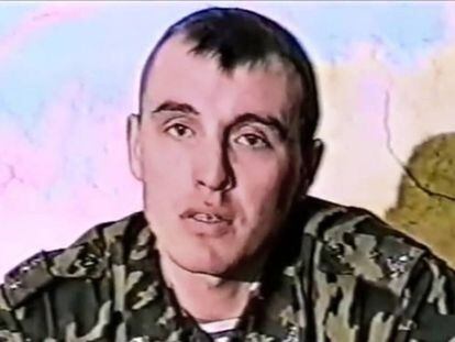 Denís Serguéiev, en una imagen de 1999 tomada del documental 'The battle for Alilen'.