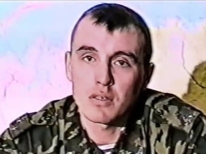 Denís Serguéiev, en una imagen de 1999 tomada del documental 'The battle for Alilen'.